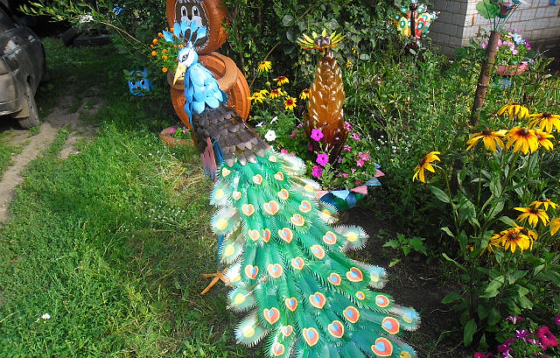 Садовые фигурки из пластиковых бутылок: 27 фото