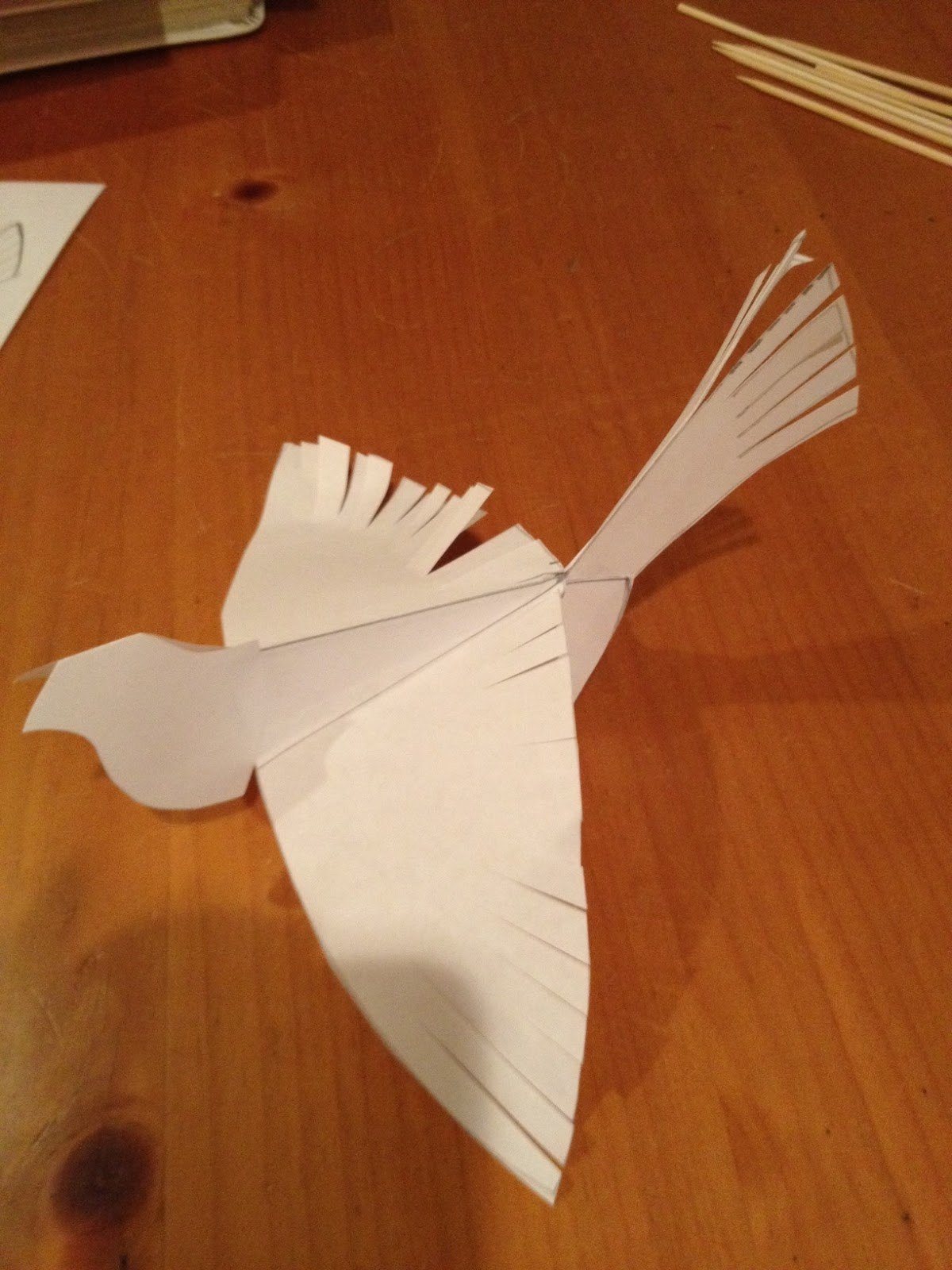 Птица счастья из картона и бумаги: схемы с шаблонами для вырезания