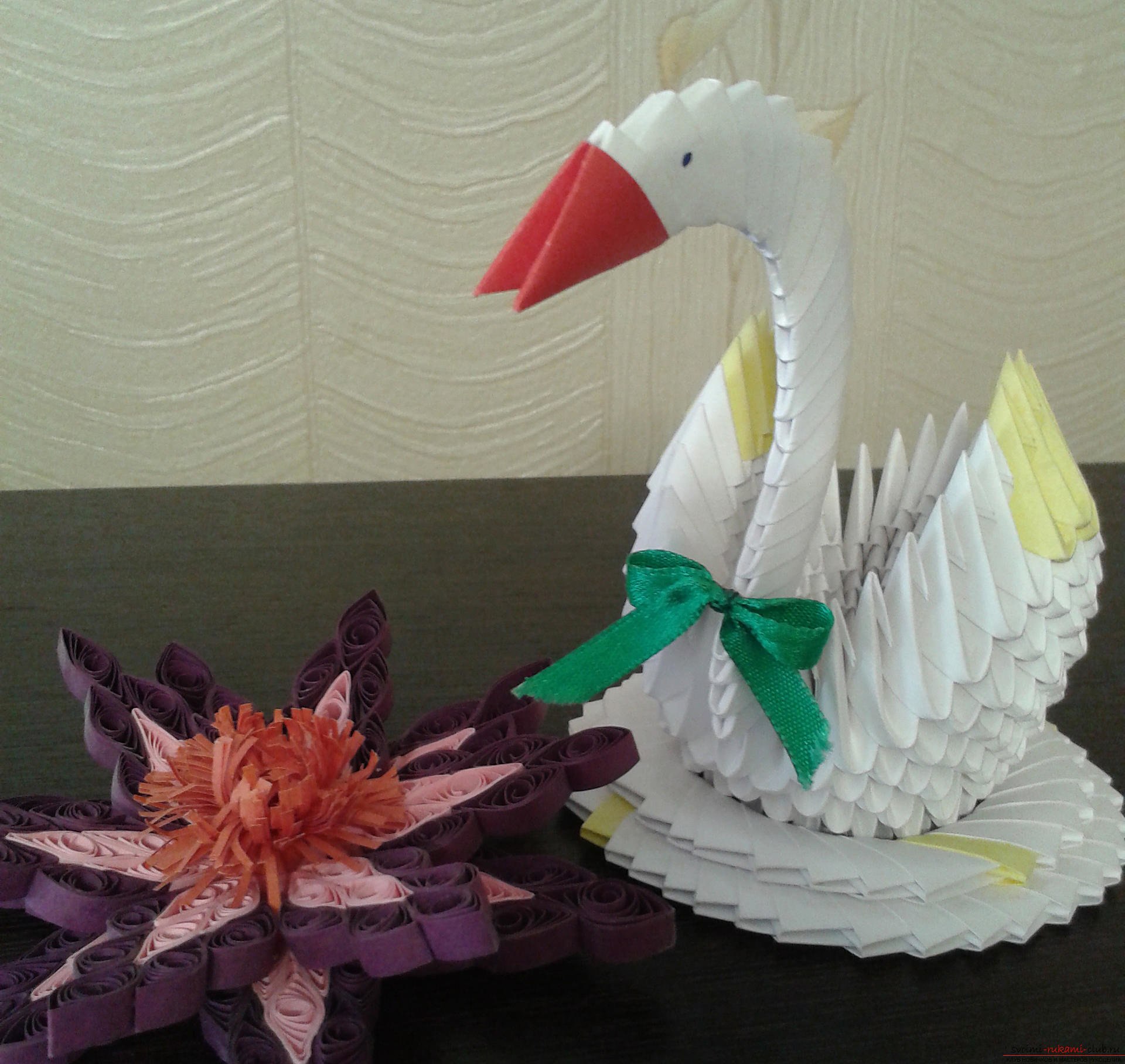 Лебеди из бумаги для детей. Модульное оригами. Поделка лебедь. Модульное оригами лебедь. Поделка лебедь из бумаги.