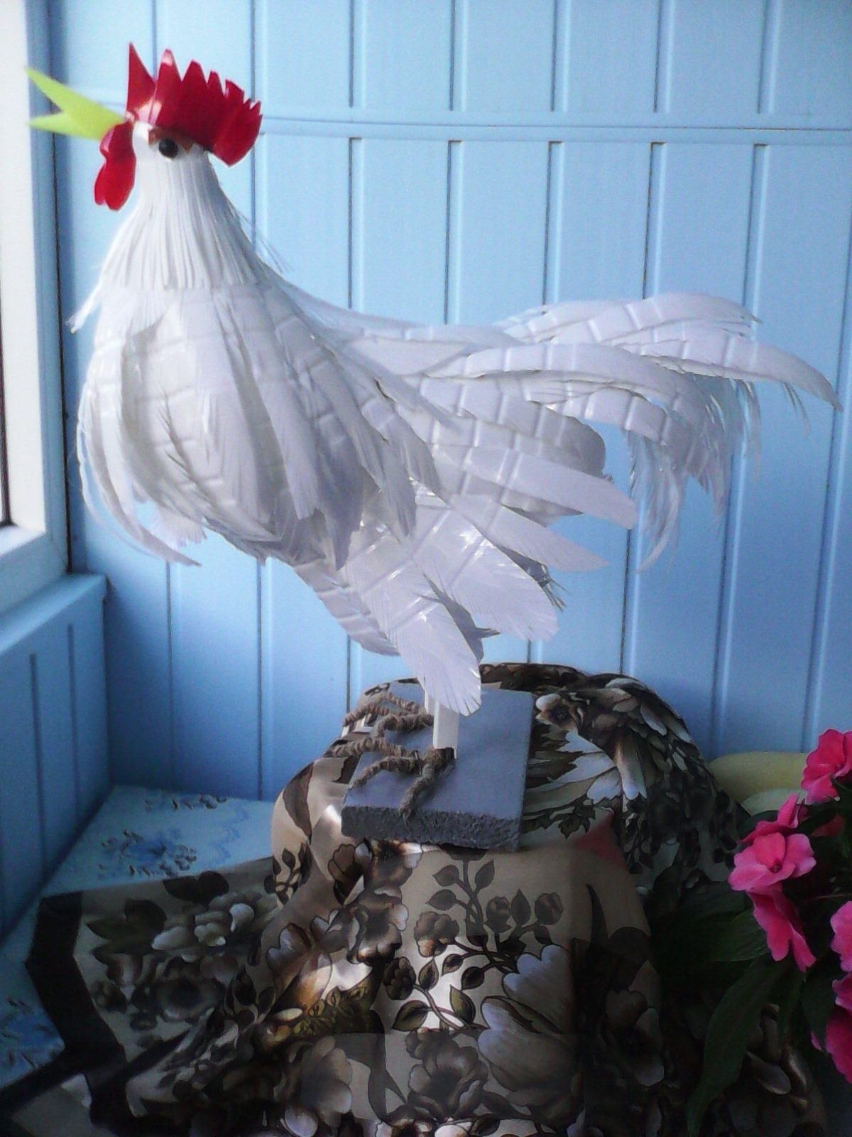 Садовая фигура Орел из пластиковых бутылок. Автор Алена Зиновьева.