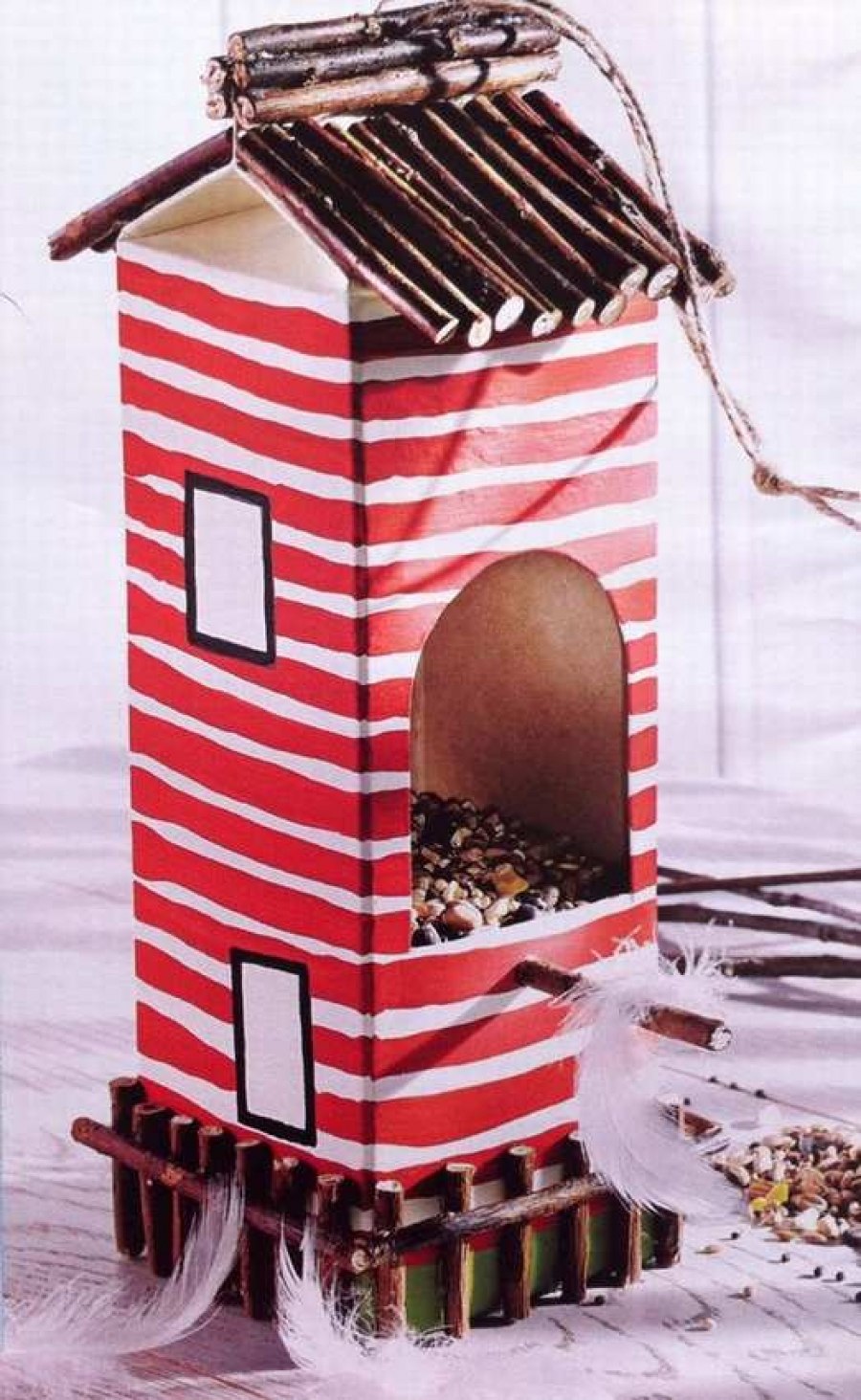 Кормушка для птиц своими руками из коробки молока (47 фото) - красивые фото и картинки эталон62.рф