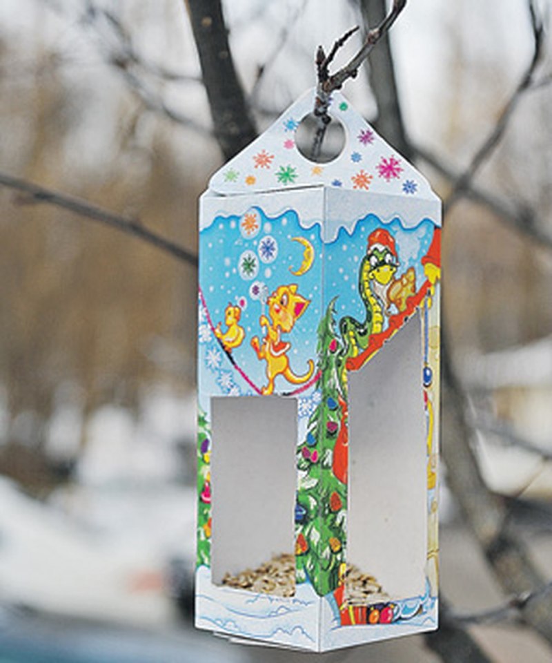 Кормушка для птиц из подручных материалов