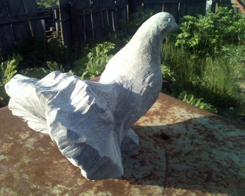 Голуби на памятник