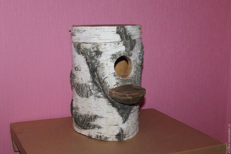 Скворечник из ствола дуплистого дер