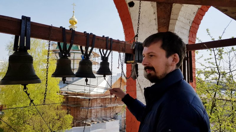 Гологорлый бананоед