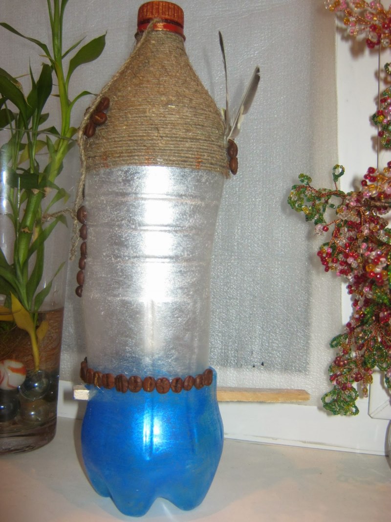 Кормушка для птиц из бут