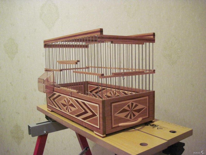 Клетка для канареек деревянная