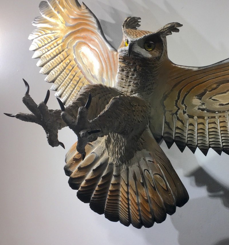 Сова с раскрытыми крыльями