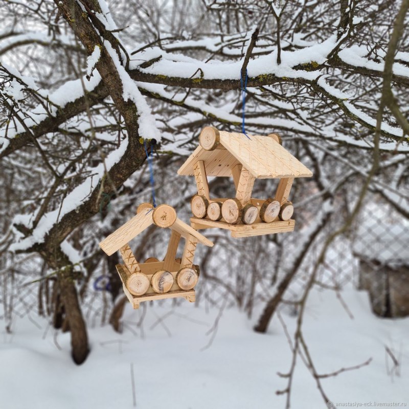 Кормушка из дерева