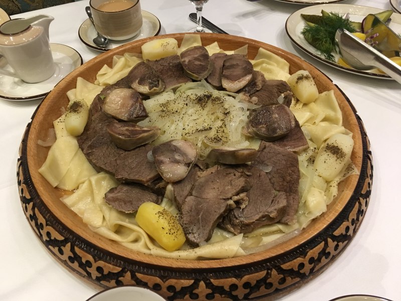 Бешбармак казахский дастархан