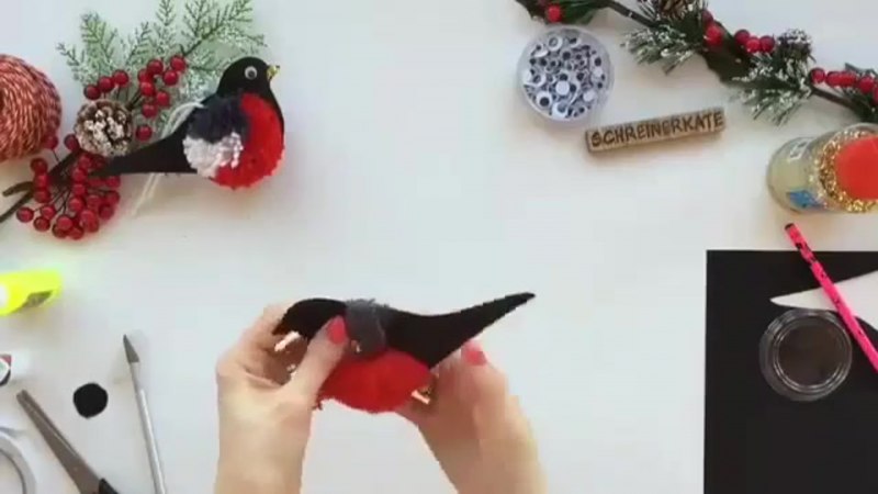 Снегирь брошь валяная