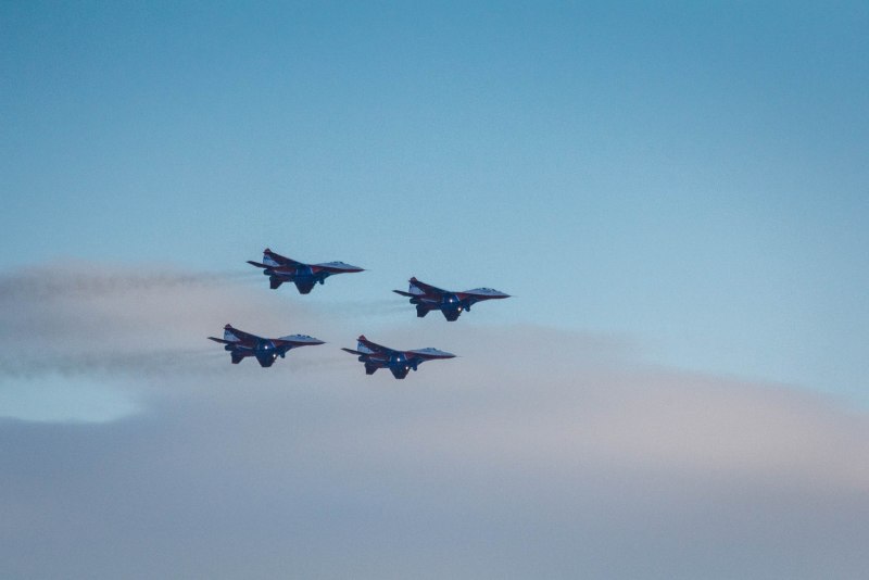 Ласточки над водой