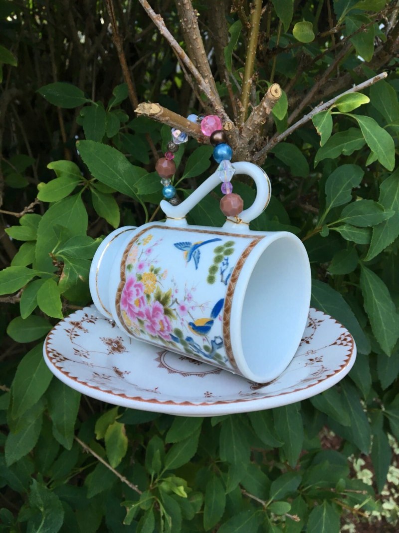 Кормушка для птиц из чашки и тарелки