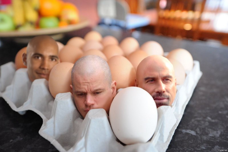 Девушка с куриными яйцами