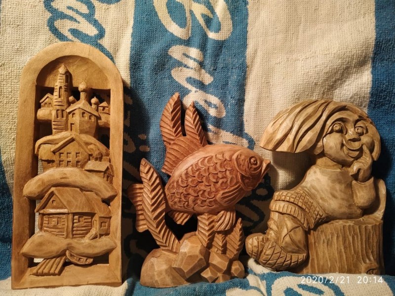 Деревянная фигура птицы
