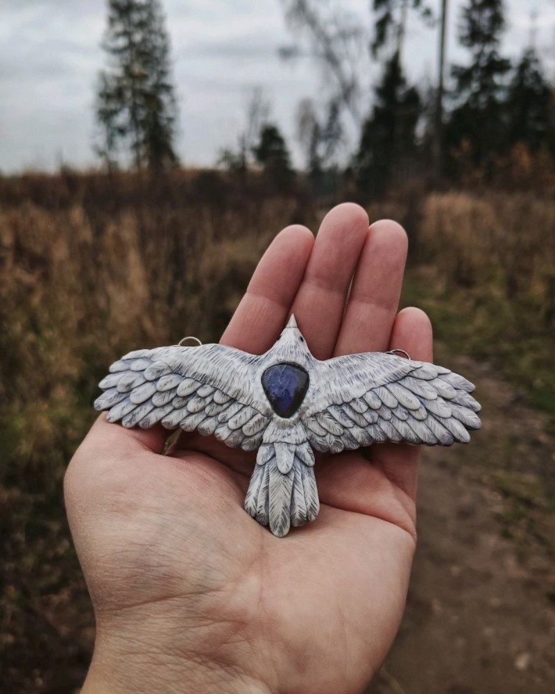 Ворона из полимерной глины