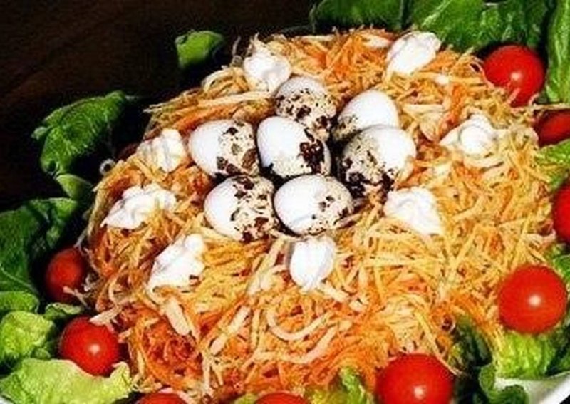 Салат глухариное гнездо с грибами