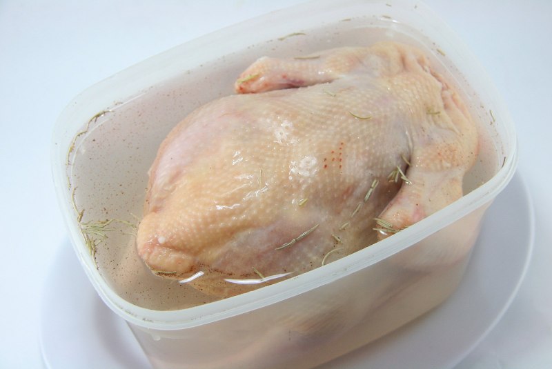 Курица за решеткой