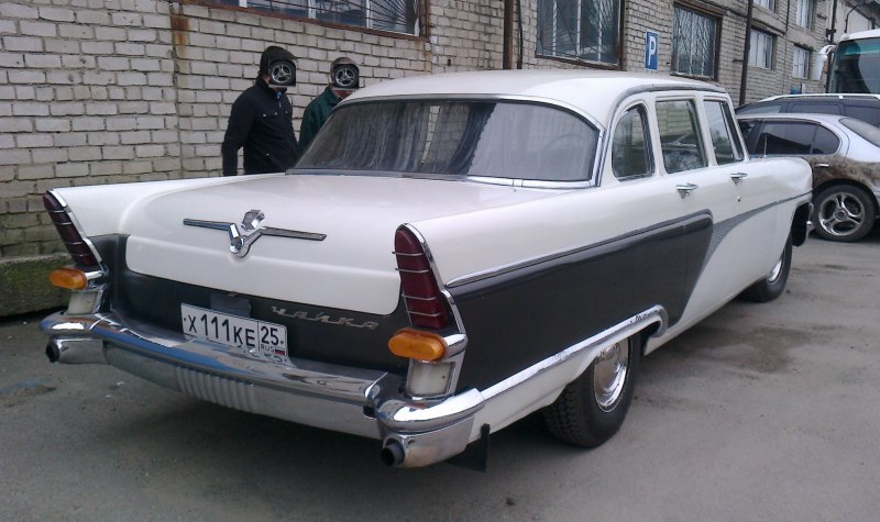 ГАЗ 13 Чайка красно белая