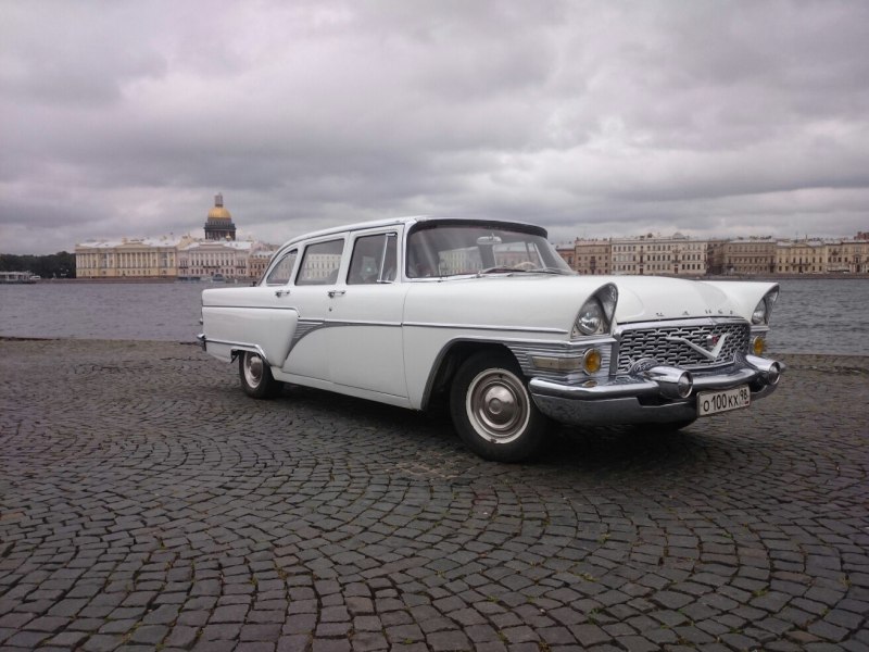 Чайка автомобиль белая