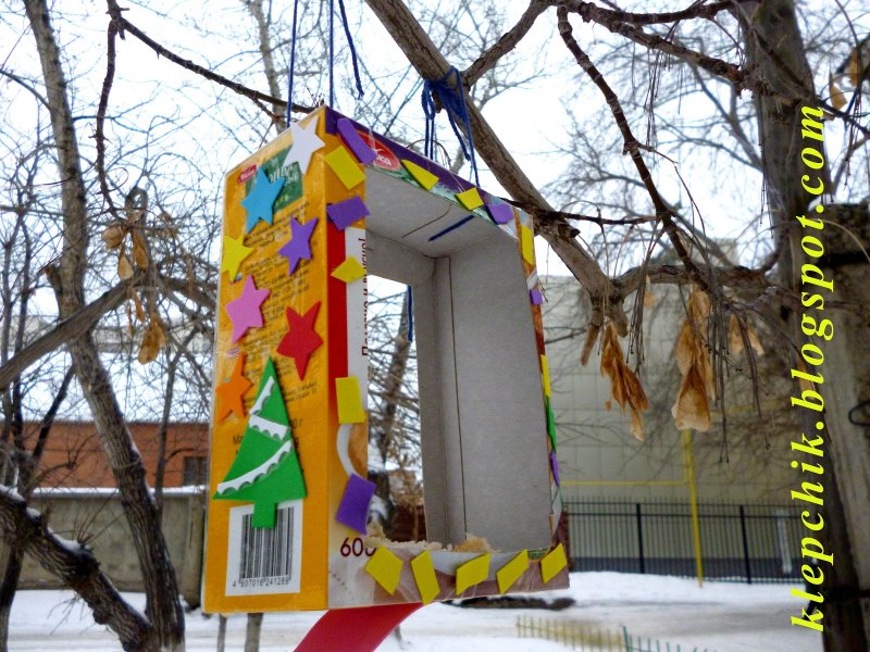 Кормушка из упаковки