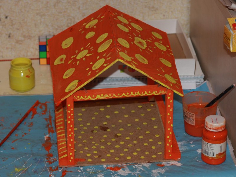 Кормушка из пластиковой коробочки