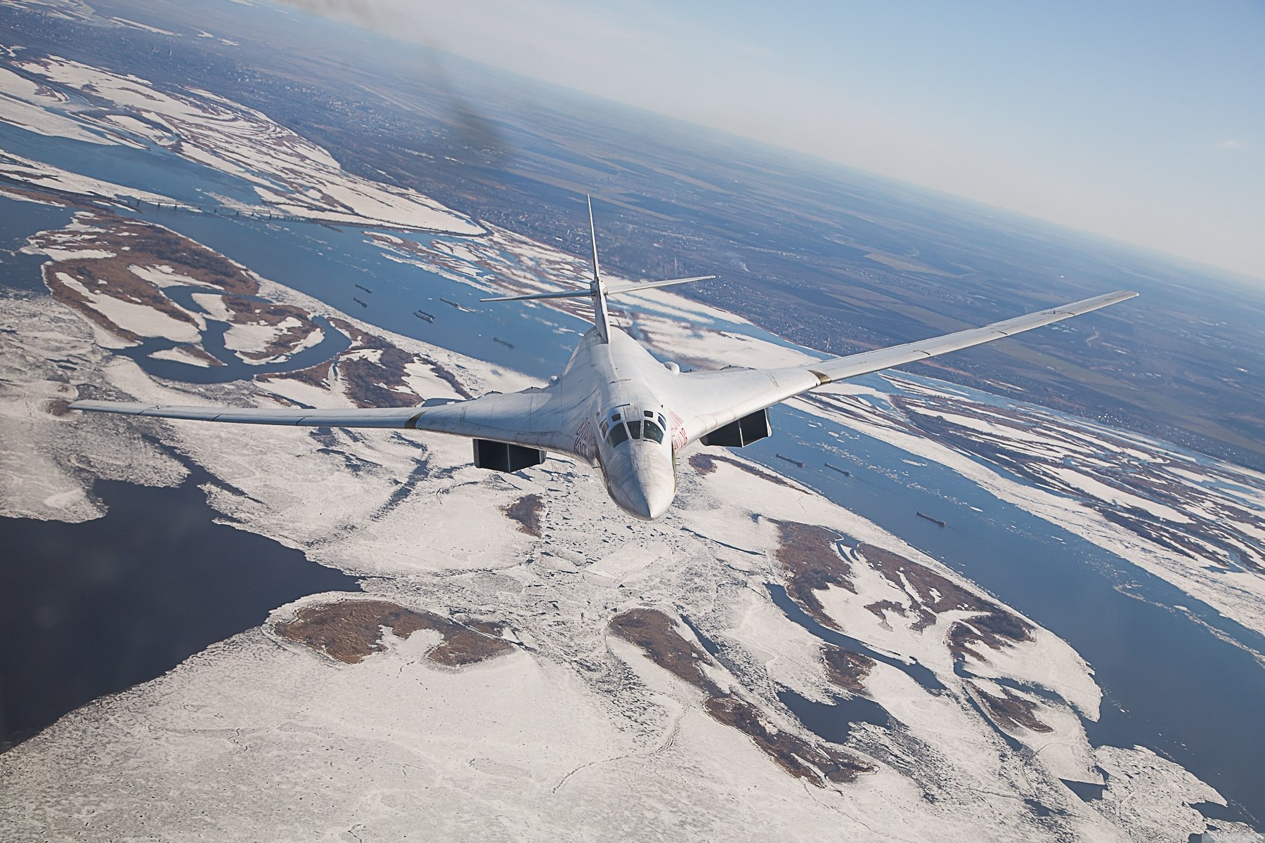 Белый лебедь самолет энгельс фото