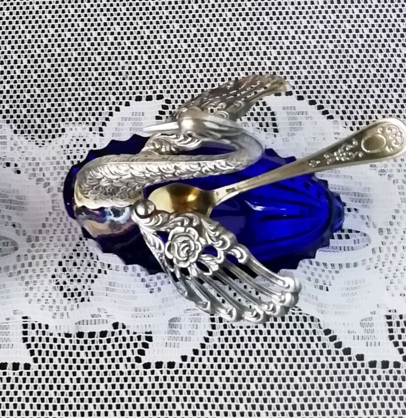 Серебряная брошь лебедь