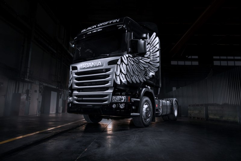 Scania Black Griffin 2018