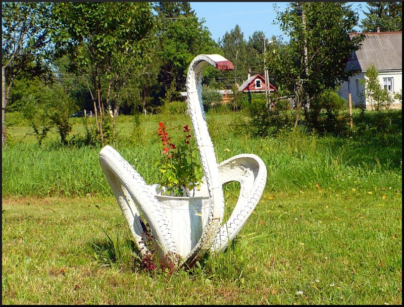 Лебедь из шин настоящий