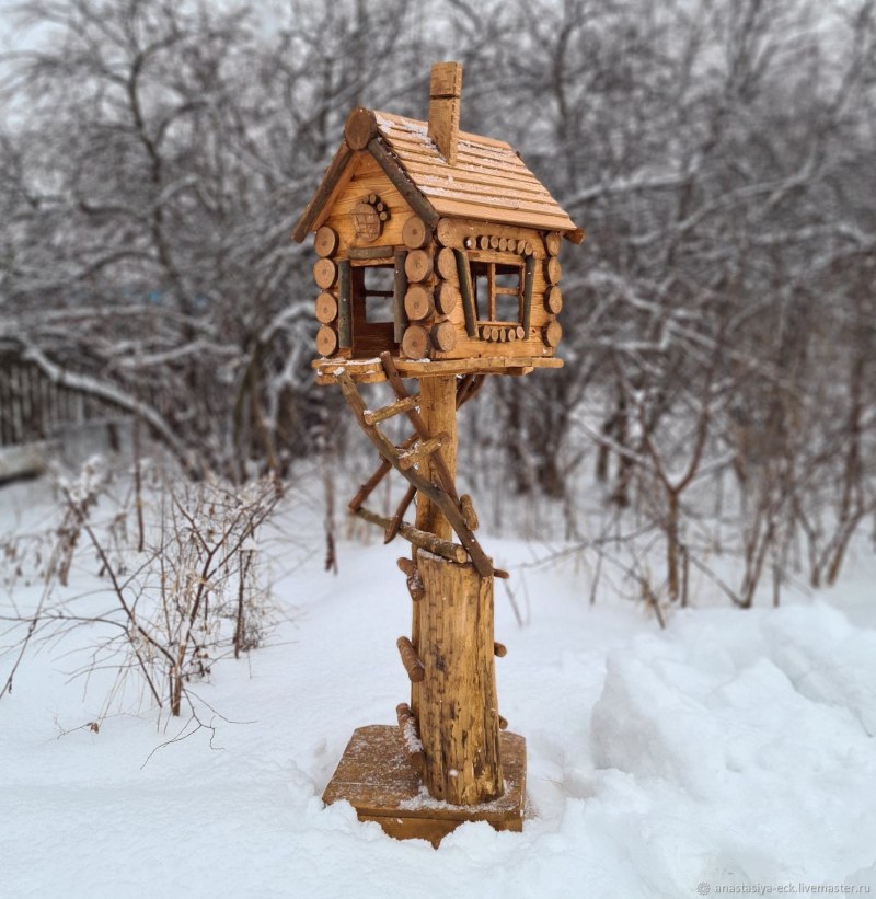 Кормушка для птиц и белок
