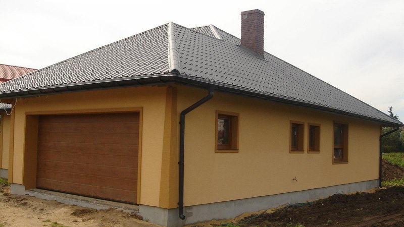 Гараж с шатровой крышей