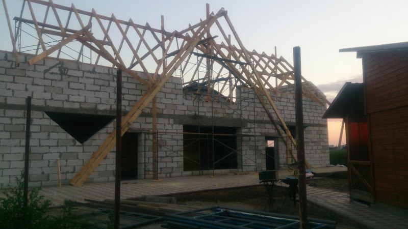 Вальмовая стропильная система Кукушка