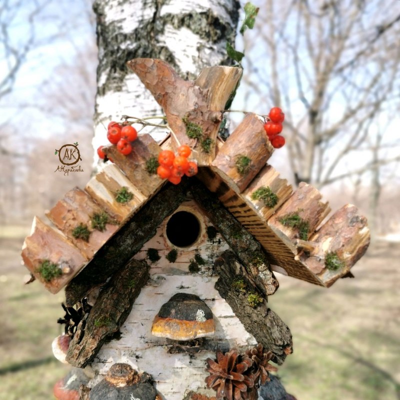 Кормушка для птиц из березы