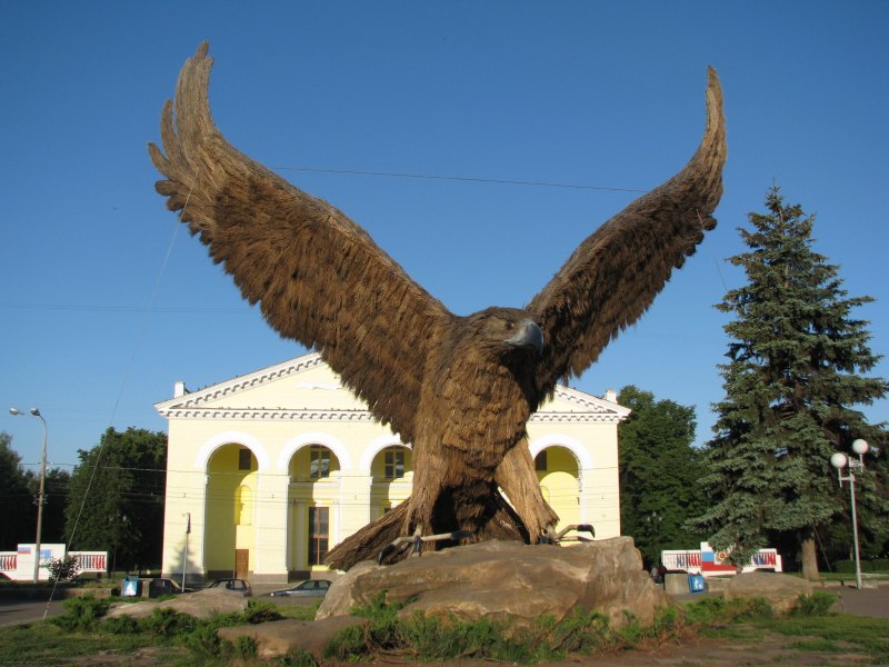Орел скульптура в городе Орел