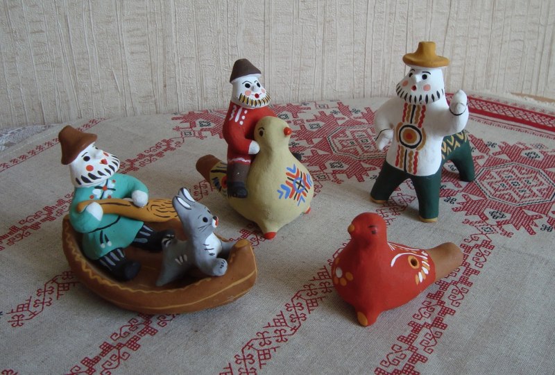Каргопольская глиняная игрушка медведь