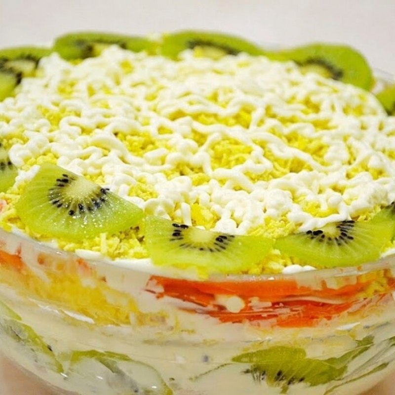 Салат с киви и курицей
