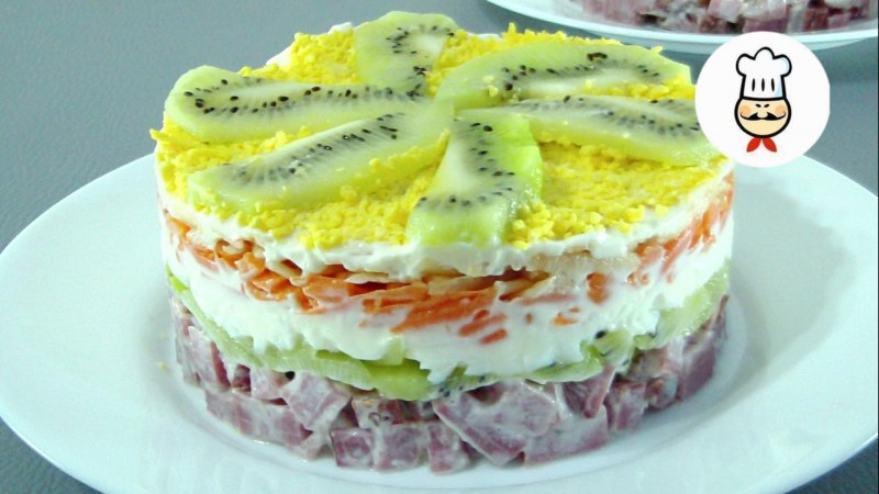 Салат изумруд с киви копченой говядиной