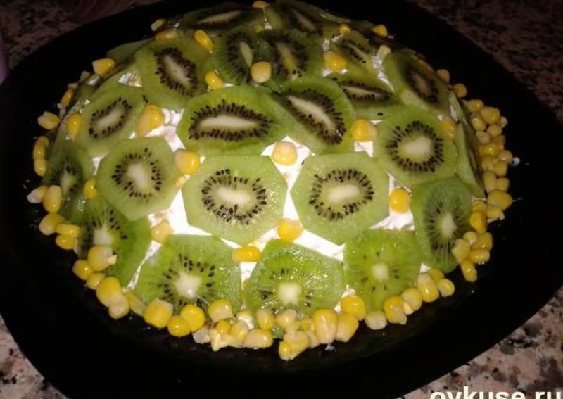 Салат из киви и крабовых палочек