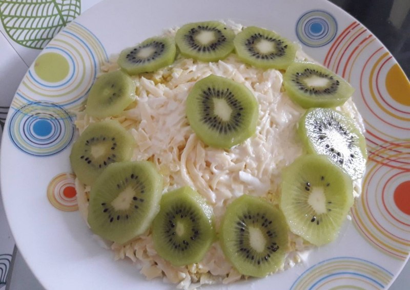 Салат с киви и корейской морковкой