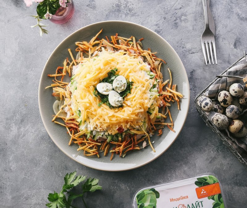 Серые куропатки с птенцами