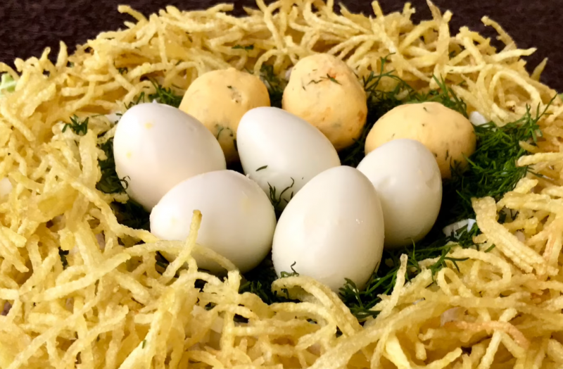 Салат гнездо с ветчиной и грибами