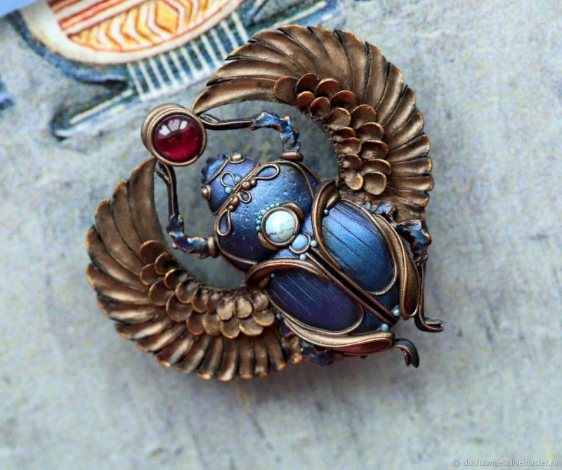 Светящиеся в темноте скарабеи в Хургаде