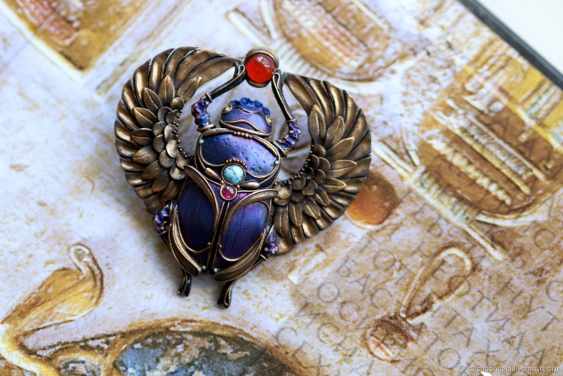 Бронзовка Жук изумрудный