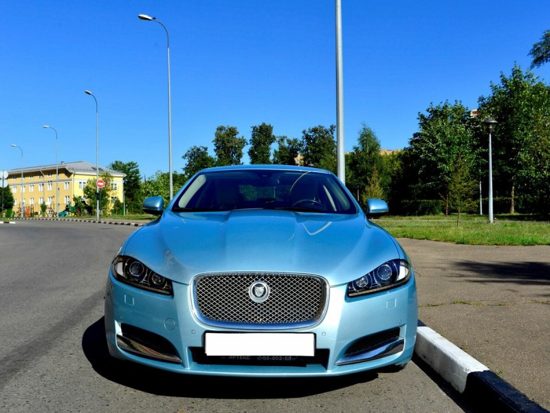 Ягуар XF голубой