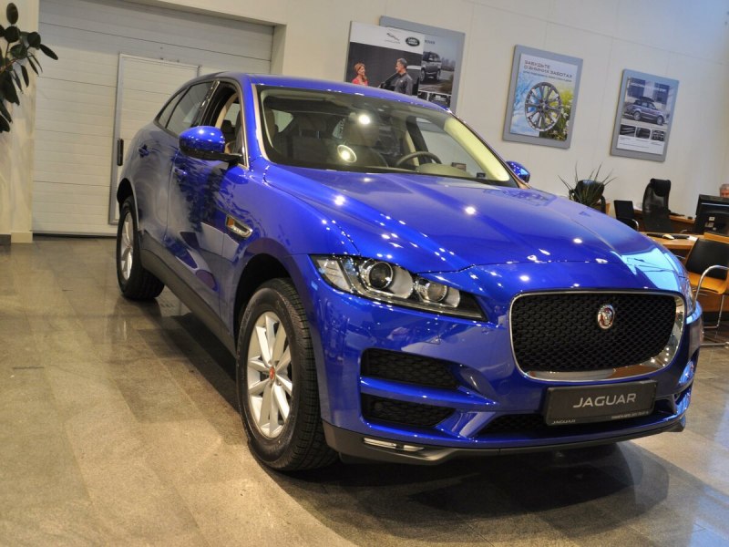 Jaguar f Pace Blue