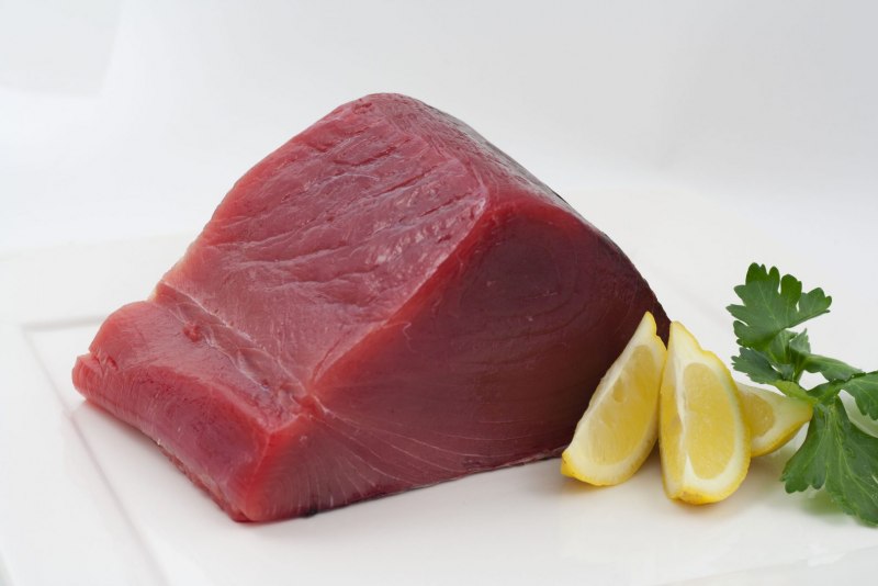 Красная рыба с темным мясом