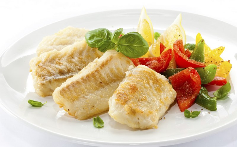 Отварная рыба с овощами