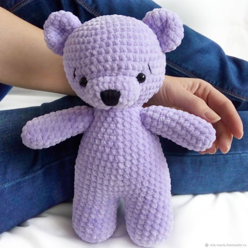 Мишка из искусственных роз