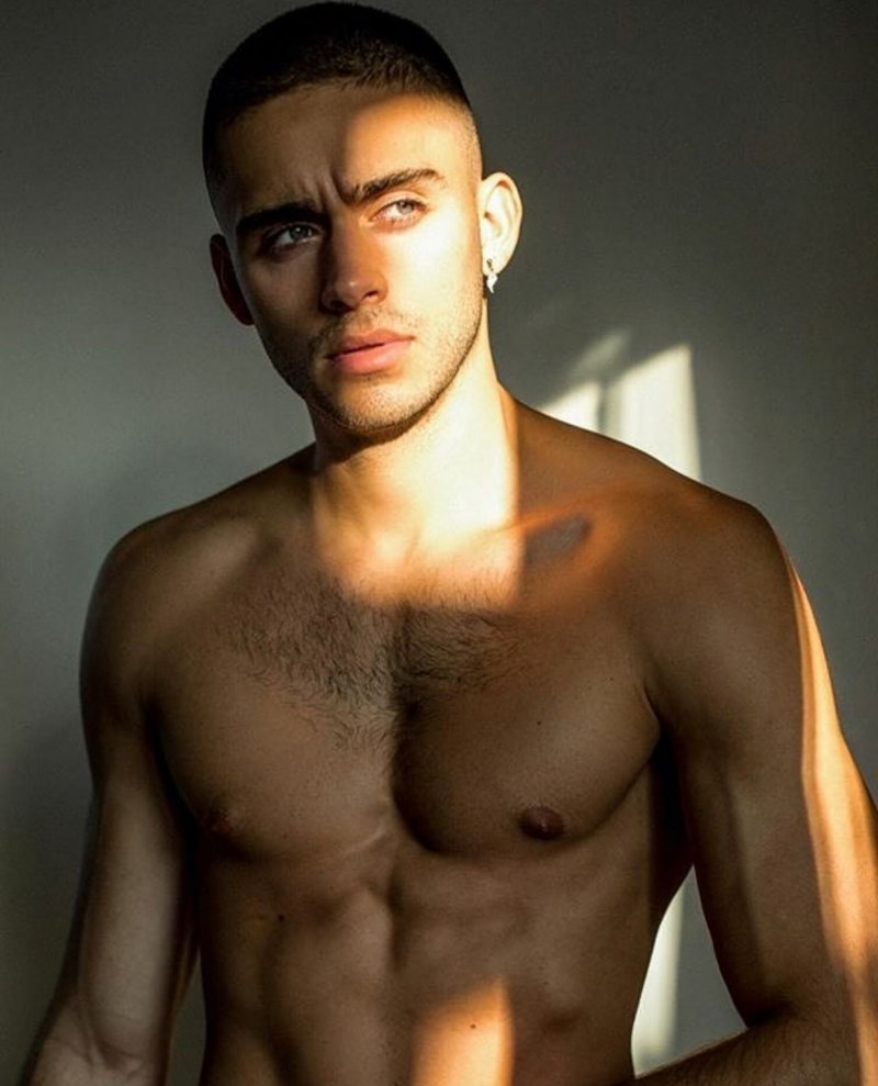 Maverick MCCONNELL — модель